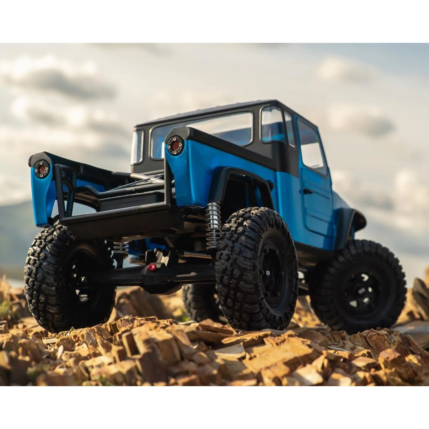Vanquish Products VS4-10 Phoenix Straight Axle Rock Crawler Kit #VPS09008 2 Vanquish Products VS4-10 Phoenix Straight Axle Rock Crawler Kit #VPS09008 - Image 2